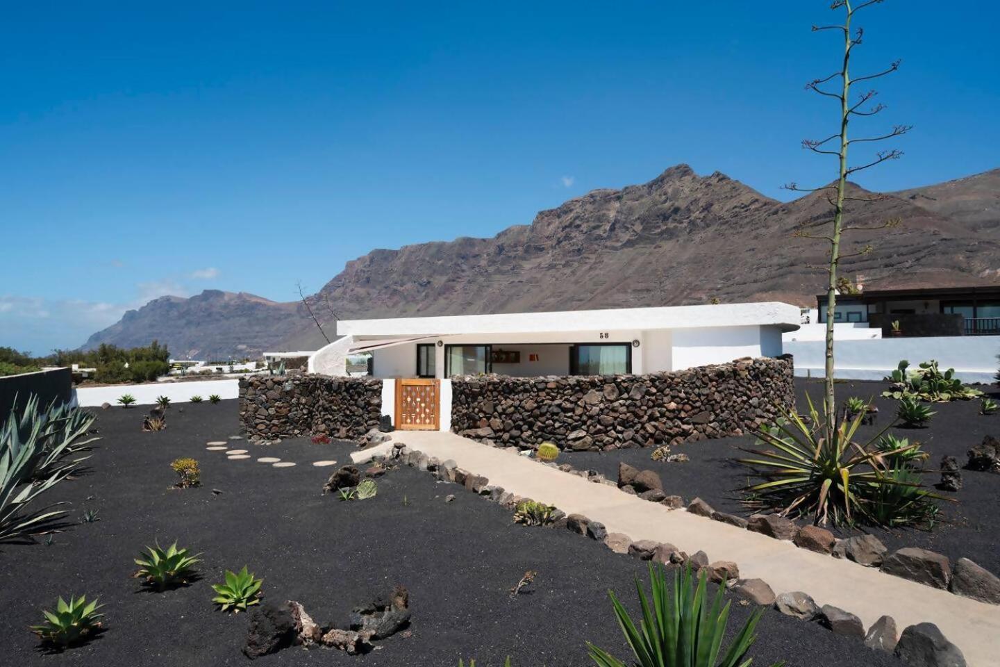 Lanzarote Famara Beach Bungalow Exteriér fotografie